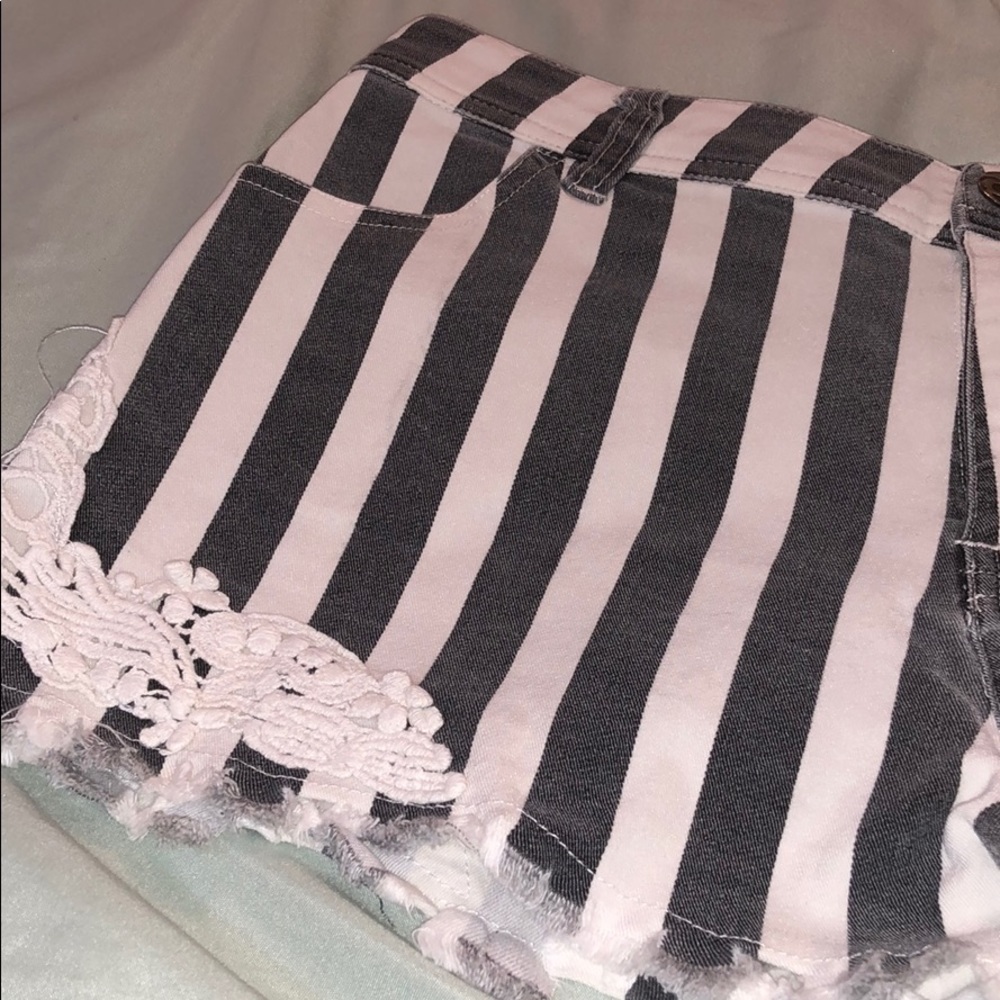 Patterned Shorts - Picture 3 of 6